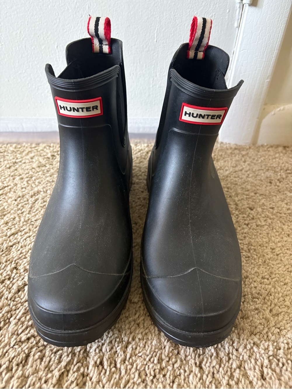 Hunter Kids Black Chelsea Rain Boots with Red Logo Trim
